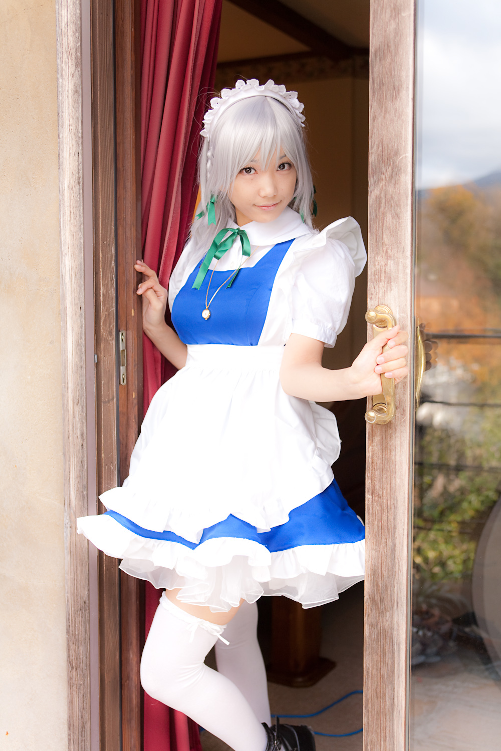 cosplay美女套图 c77 Sakuya Izayoi　白丝假发扮相(1)